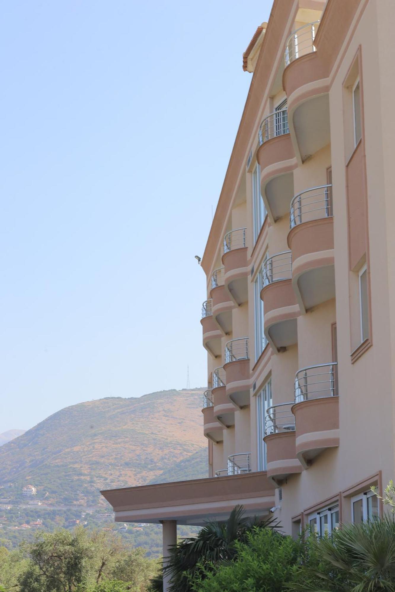 Sole Luna 4*